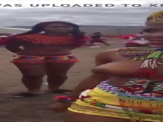 Cycate south afrykańskie dziewczyny singing i taniec topless